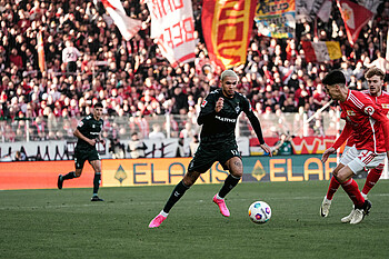 null Justin Njinmah läuft.