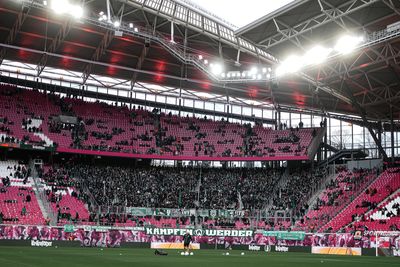 Gästeblock im Stadion von Leipzig. Werder-Fans sind dort.