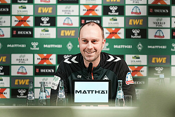 Ole Werner auf dem PK-Podium. 