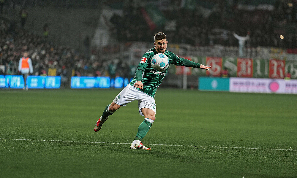 Romano Schmid bei der Volleyabnahme. 