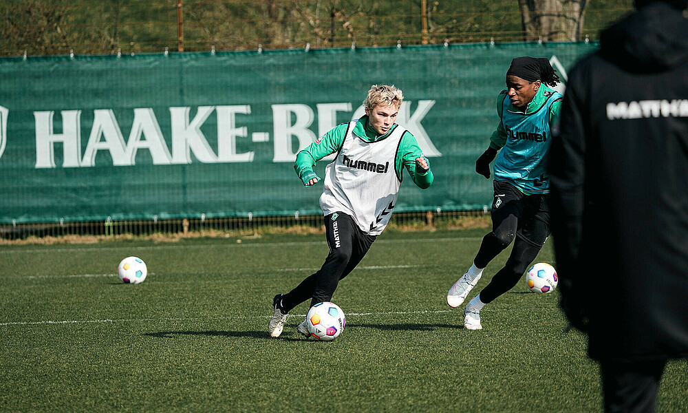 Hansen-Aarøen im Training am Ball. 