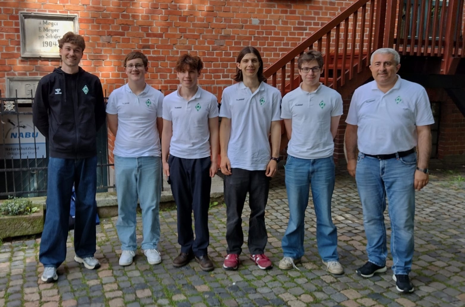v.l.n.r.: IM Collin Colbow, Henry Engelhaupt, Luc Eitel, Samuel Pfeffer, Alexander Lattreuter und Trainer IM David Lobzhanidze