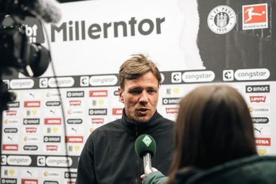 Clemens Fritz am WERDER.TV-Mikrofon.