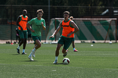 Cedric Itten im Training mit dem Ball am Fuß.
