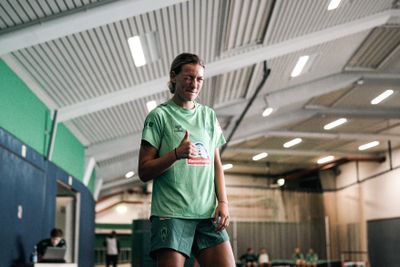 Medina Desic in einem grünen Aufwärmshirt bei den LDUs.