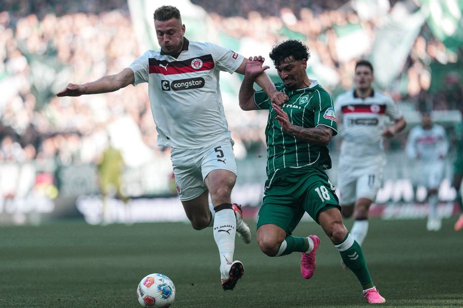 Cameron Puertas im Duell mit Hauke Wahl.