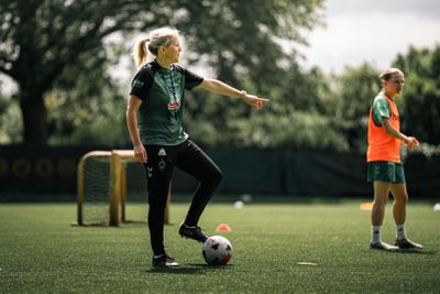 Fritzy Kromp auf dem Trainingsplatz.