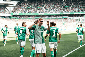 Marvin Ducksch feiert sein Tor. 