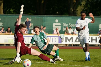 null Ronan Kratt erzielt das 1:0.