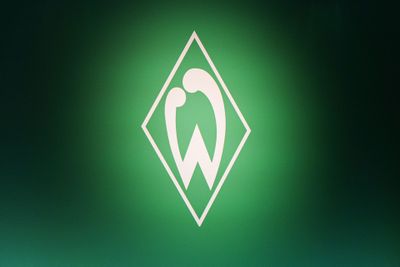 Weißes Logo des SV Werder Bremen auf grünem Hintergrund, mit einem stilisierten „W“ in einer Rautenform.