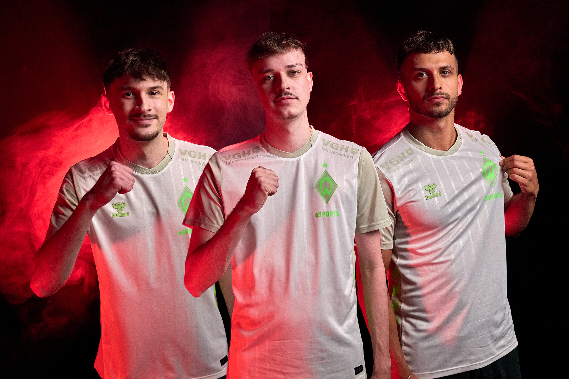 Die eFootball-Profis vom SV Werder Bremen posieren während des Virtual Bundesliga Media Days 2025