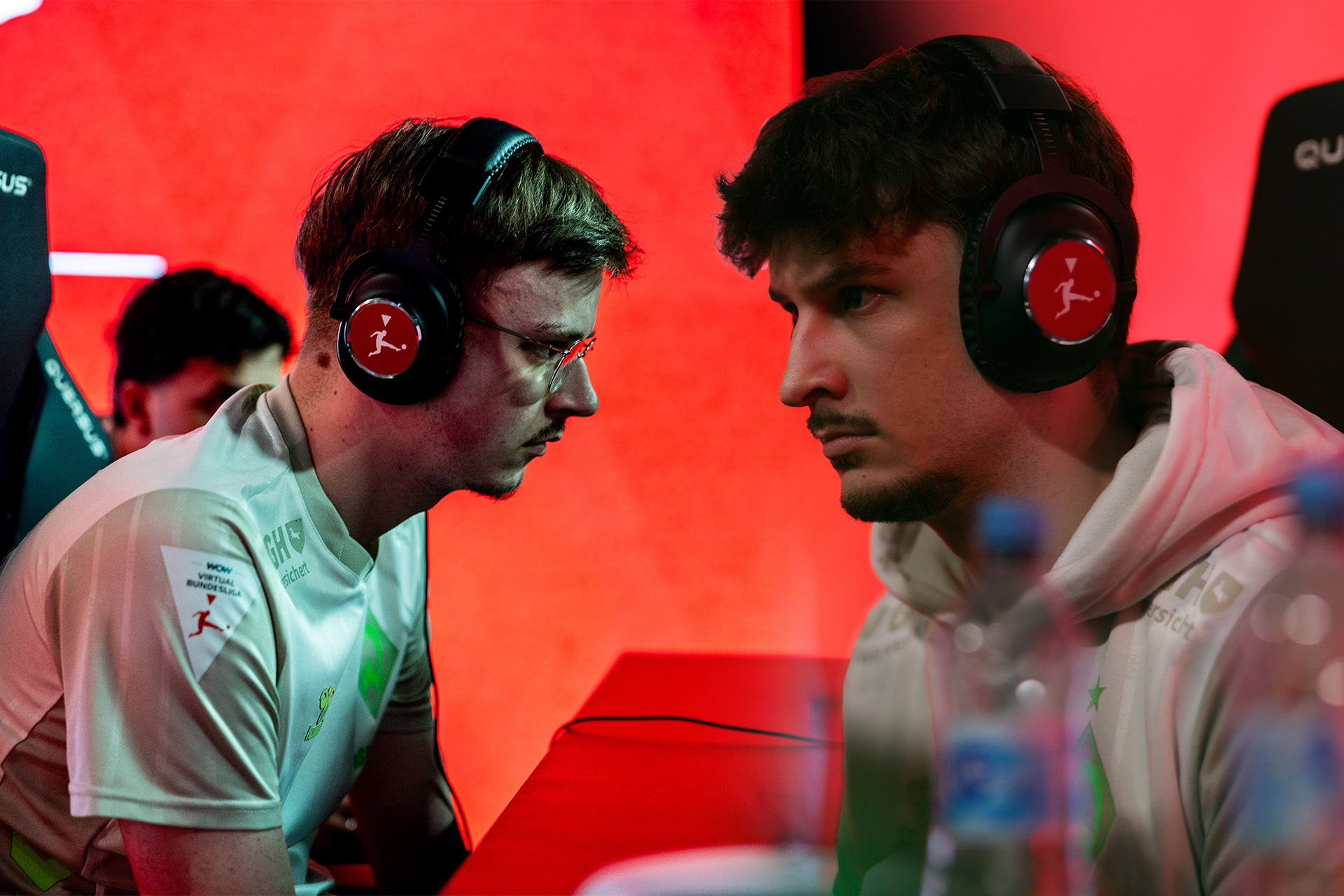 Zwei eFootballer beim VBL CC Finale in Hamburg