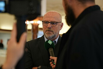null Thomas Schaaf im Konzerthaus DIE GLOCKE am Werder.TV Mikrofon auf der Trauerfeier von Dieter Burdenski