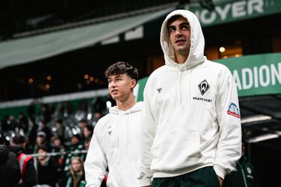 Jovan Milošević läuft ins Stadion ein.