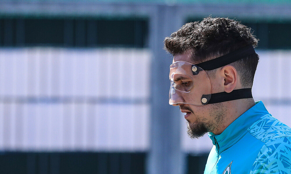 Milos Veljkovic kehrt nach seinem Nasenbeinbruch zurück in die Startelf.