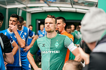 Christian Groß mit der Kapitänsbinde. 