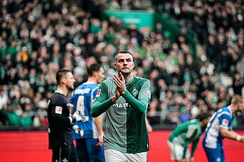 Marvin Ducksch faltet die Hände zusammen. 