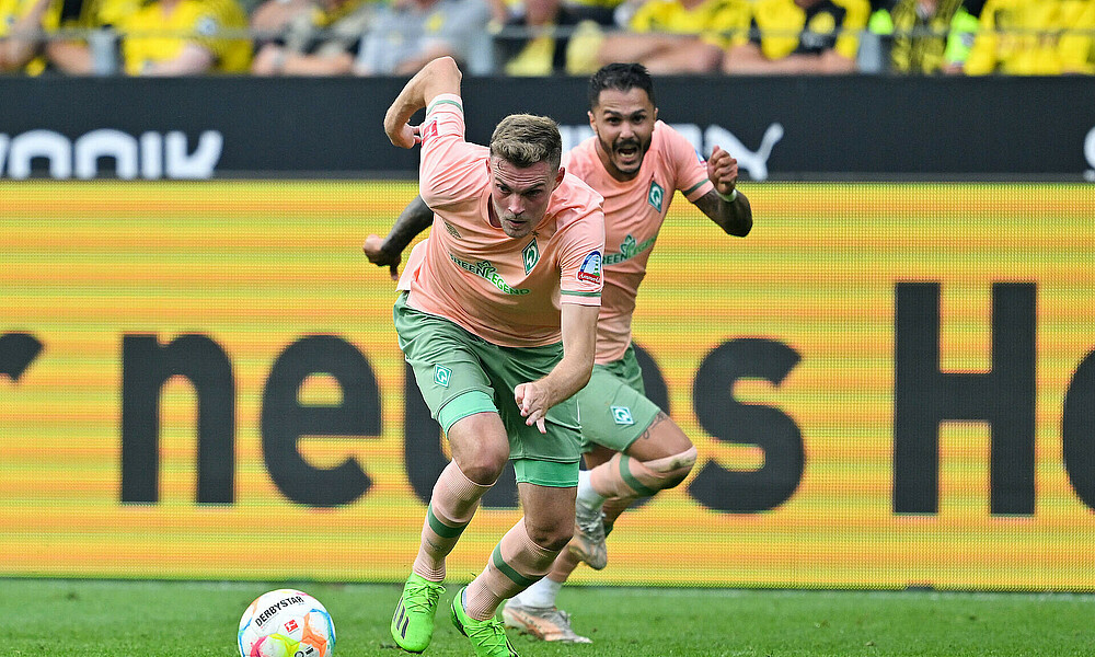 null Marvin Ducksch am Ball, im Hintergrund schreit Leonardo Bittencourt.