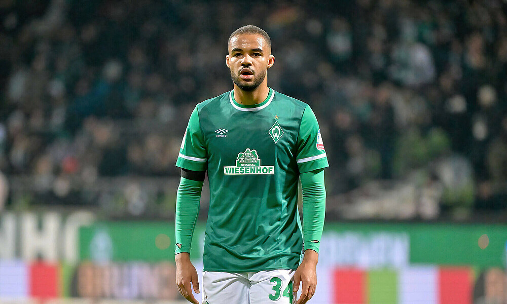 Werder-Spieler Manuel Mbom im Werder-Trikot.
