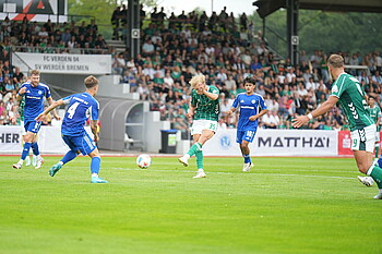 Leon Opitz beim Torschuss. 