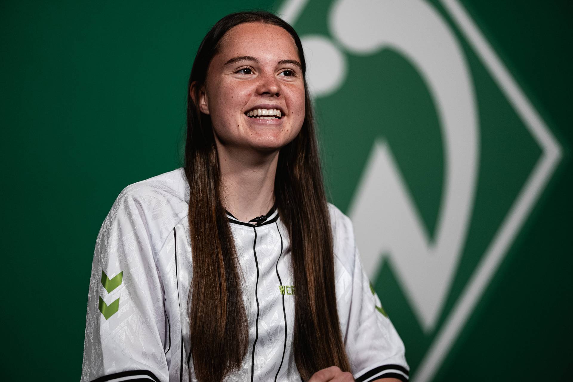 Lilli Purtscheller lächelt.