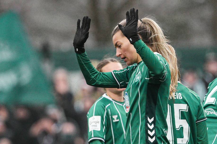 Medina Desic jubelt verhalten nach ihrem Tor.