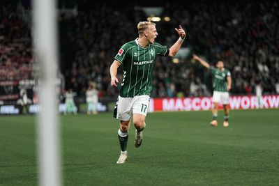 Grüll jubelt nach seinem Tor gegen Union Berlin