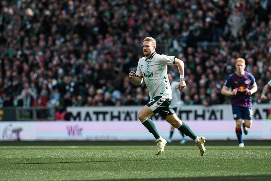 Marco Grüll rennt über den Platz.