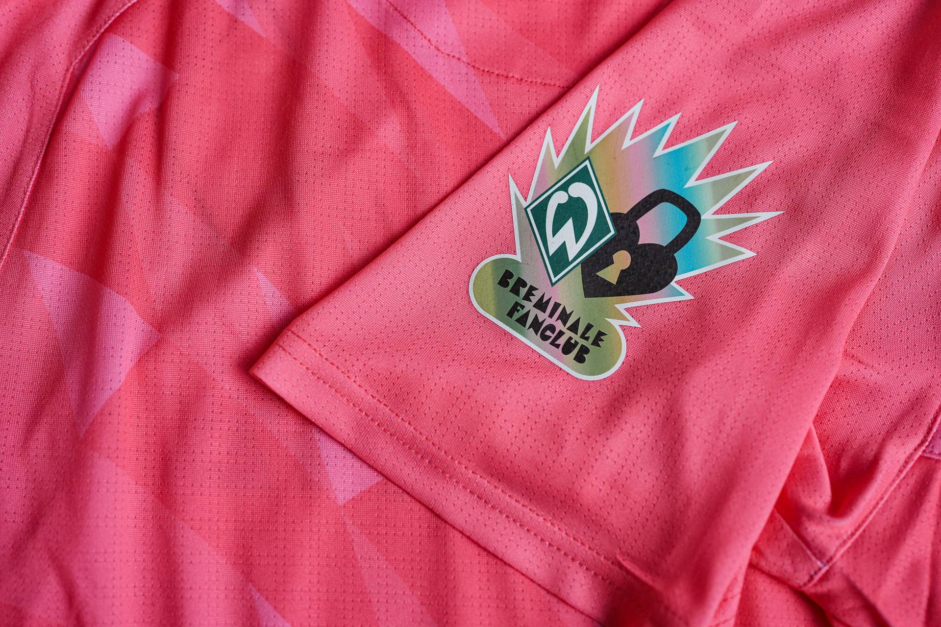 Ein Foto vom Trikot Third mit dem Breminale-Aufkleber auf dem Ärmel.