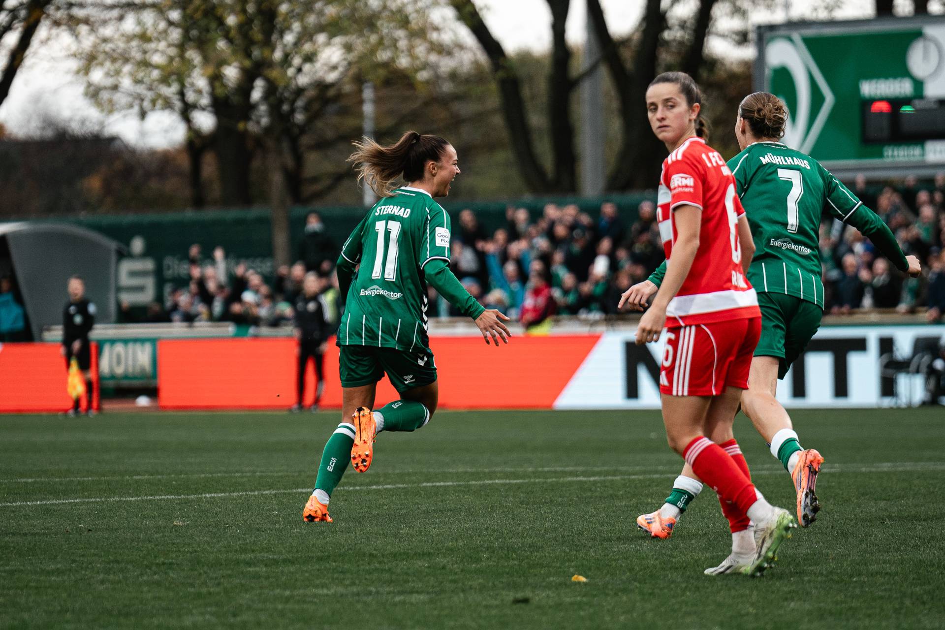 Maja Sternad jubelt nach ihrem Tor.