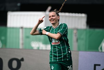 Sarah Ernst jubelt nach ihrem Tor gegen Jena.