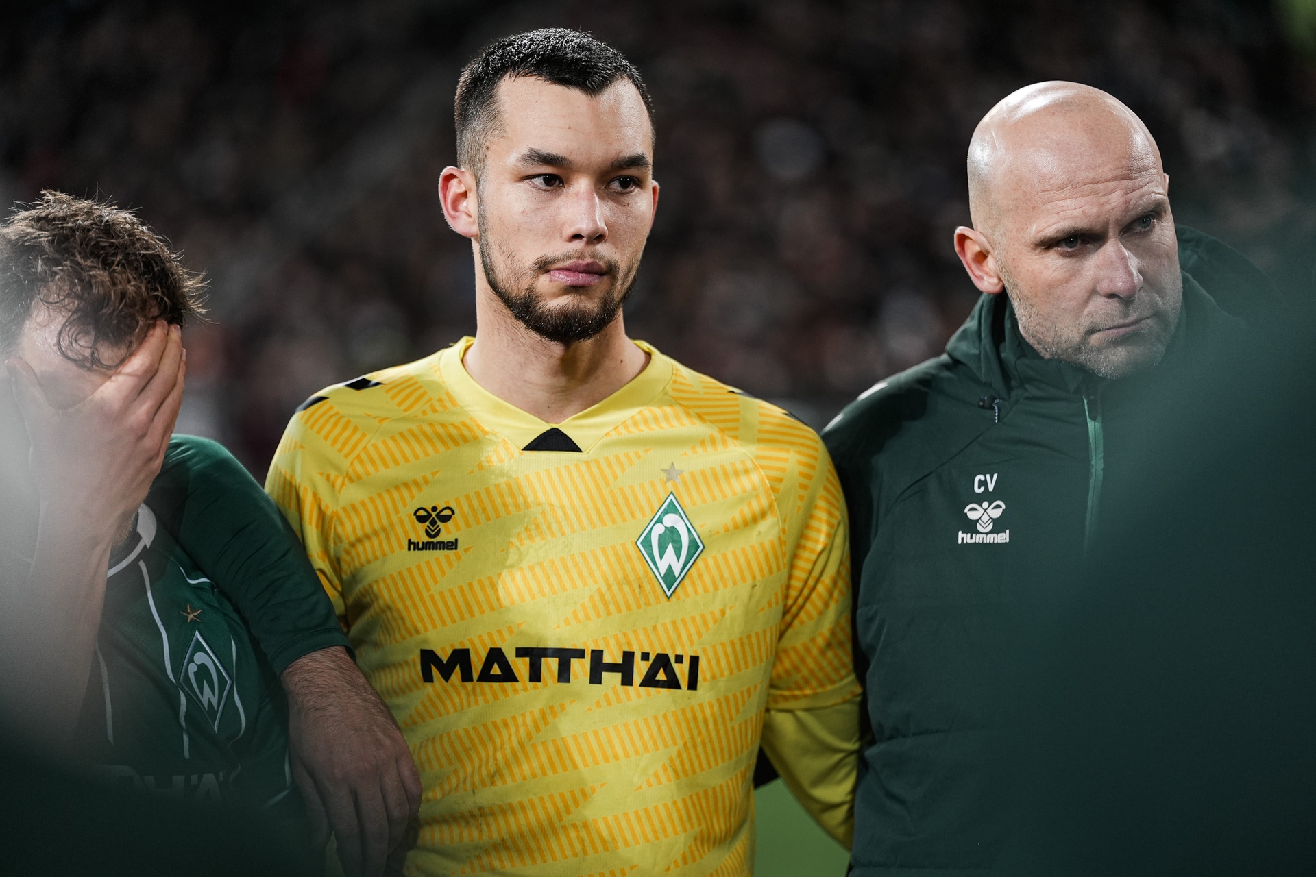 Mio Backhaus und Christian Vander im Mannschaftskreis.