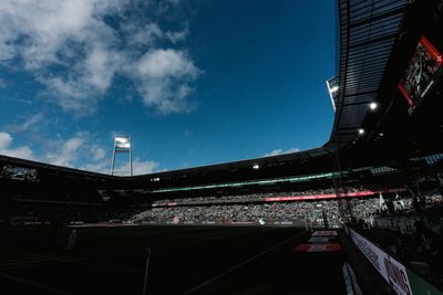 Das volle Weserstadion bei bestem Wetter
