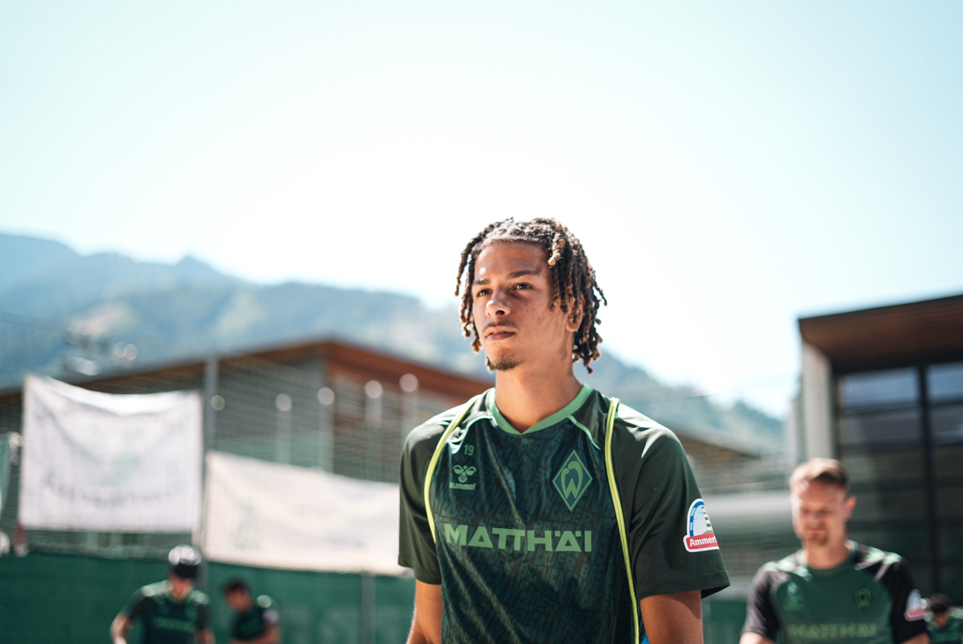 Kenne Quetant bei der Ankunft am Parkstadion.