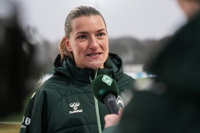 Medina Desic am Werder.TV-Mikrofon.