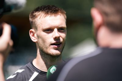 Karl Hein am WERDER.TV-Mikrofon.