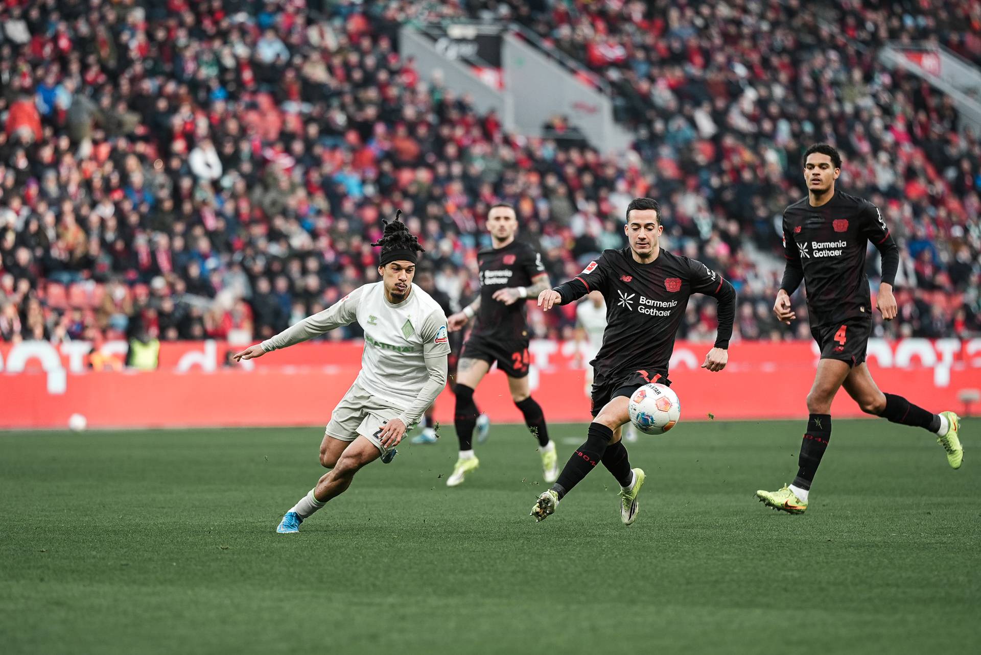 Isaac Schmidt challenges for the ball against Leverkusen