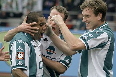 Herzog & Co. bejubeln einen Treffer mit Ailton.