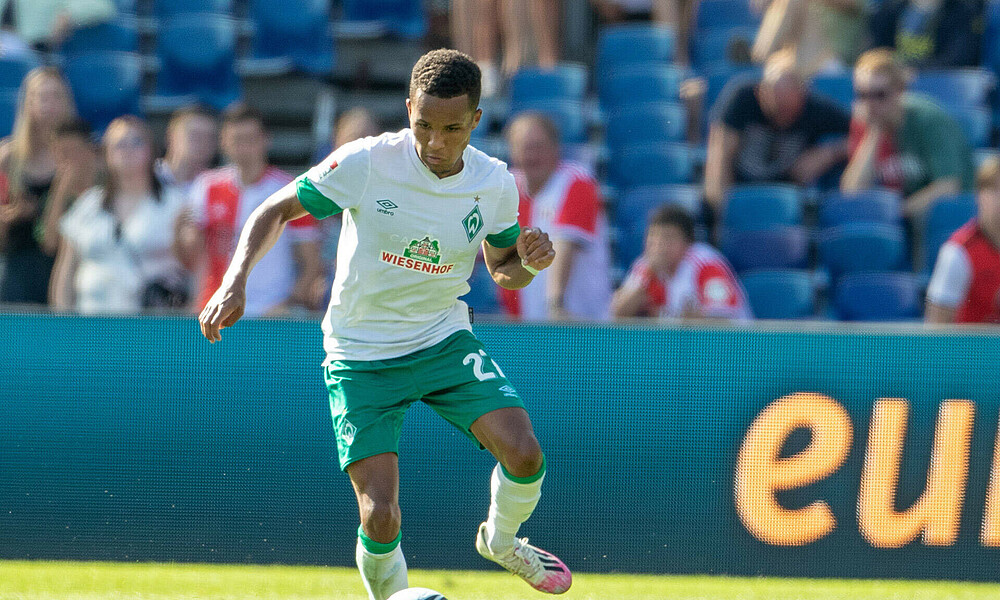 Felix Agu im Spiel gegen Feyenoord Rotterdam.