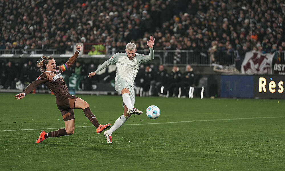 Marvin Ducksch schießt im Spiel gegen den FC St. Pauli. 