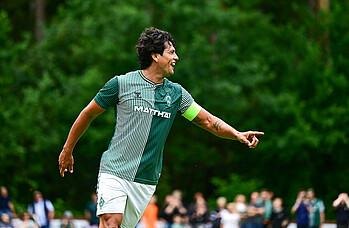 Nelson Valdez beim Torjubel für die WERDER Legenden