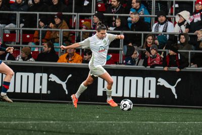 Rieke Dieckmann für Werder am Ball.