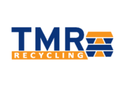 Logo von TMR Recycling mit fettgedruckten blauen Buchstaben „TMR” und „RECYCLING” in Orange, mit stilisierten orangefarbenen und blauen Streifen auf der rechten Seite.