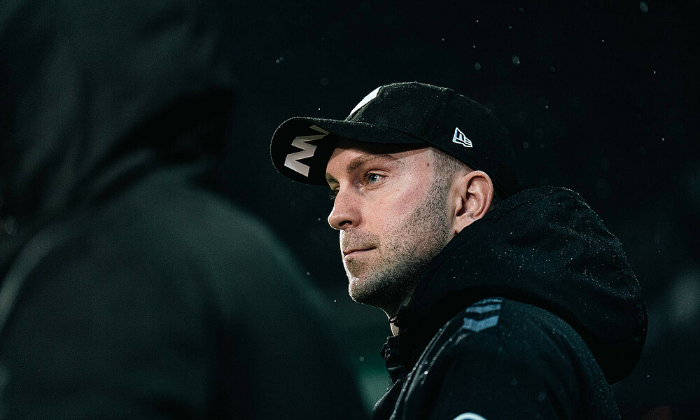 Ole Werner schaut nach links. 