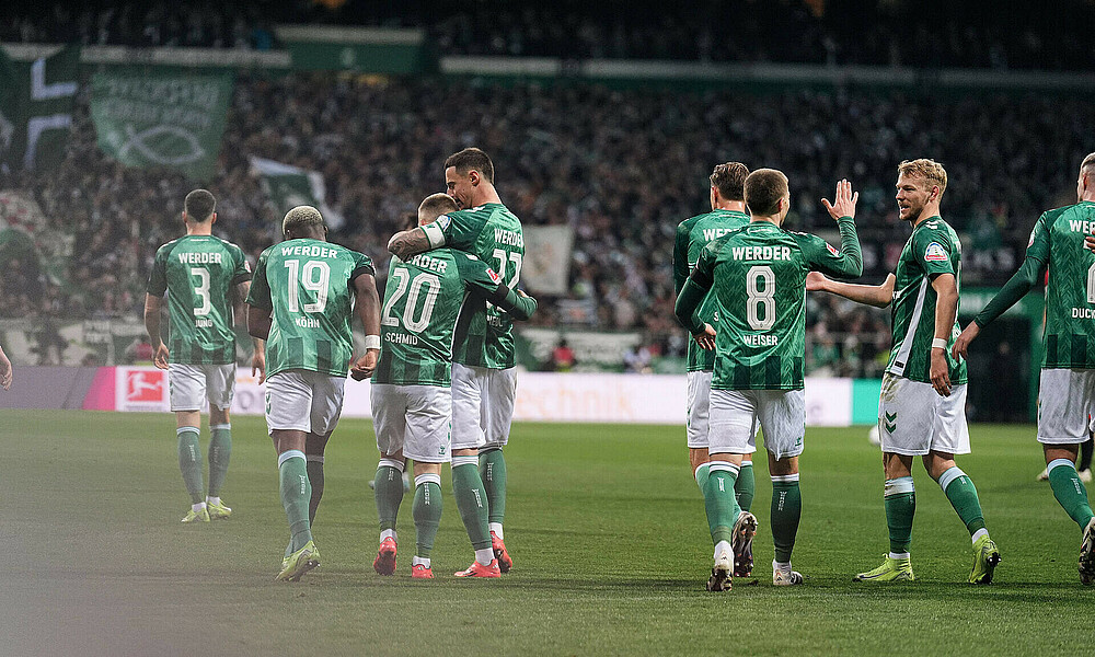 null Die Werderaner bejubeln einen Treffer gegen Union Berlin.