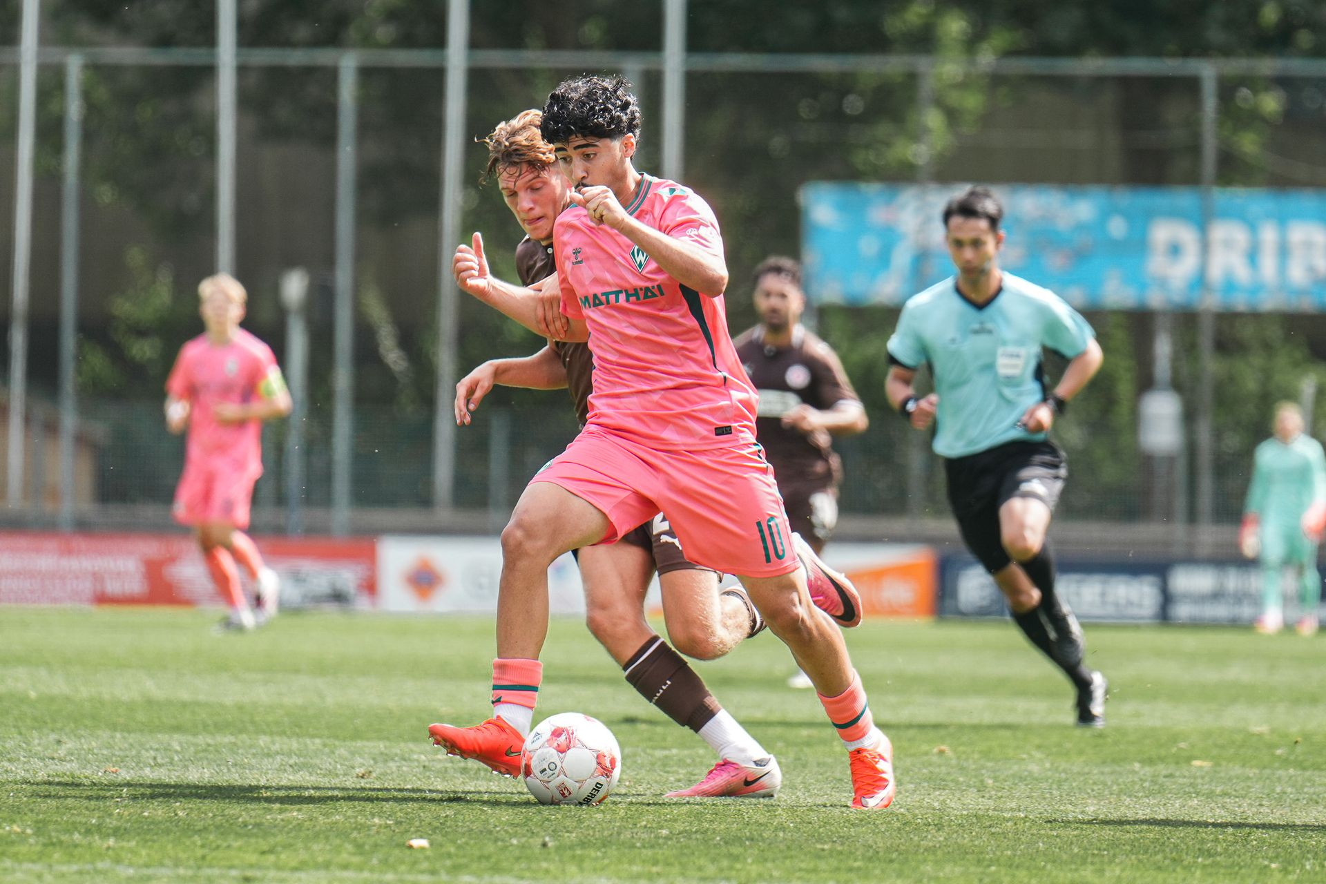 Darwin Soylu am Ball.