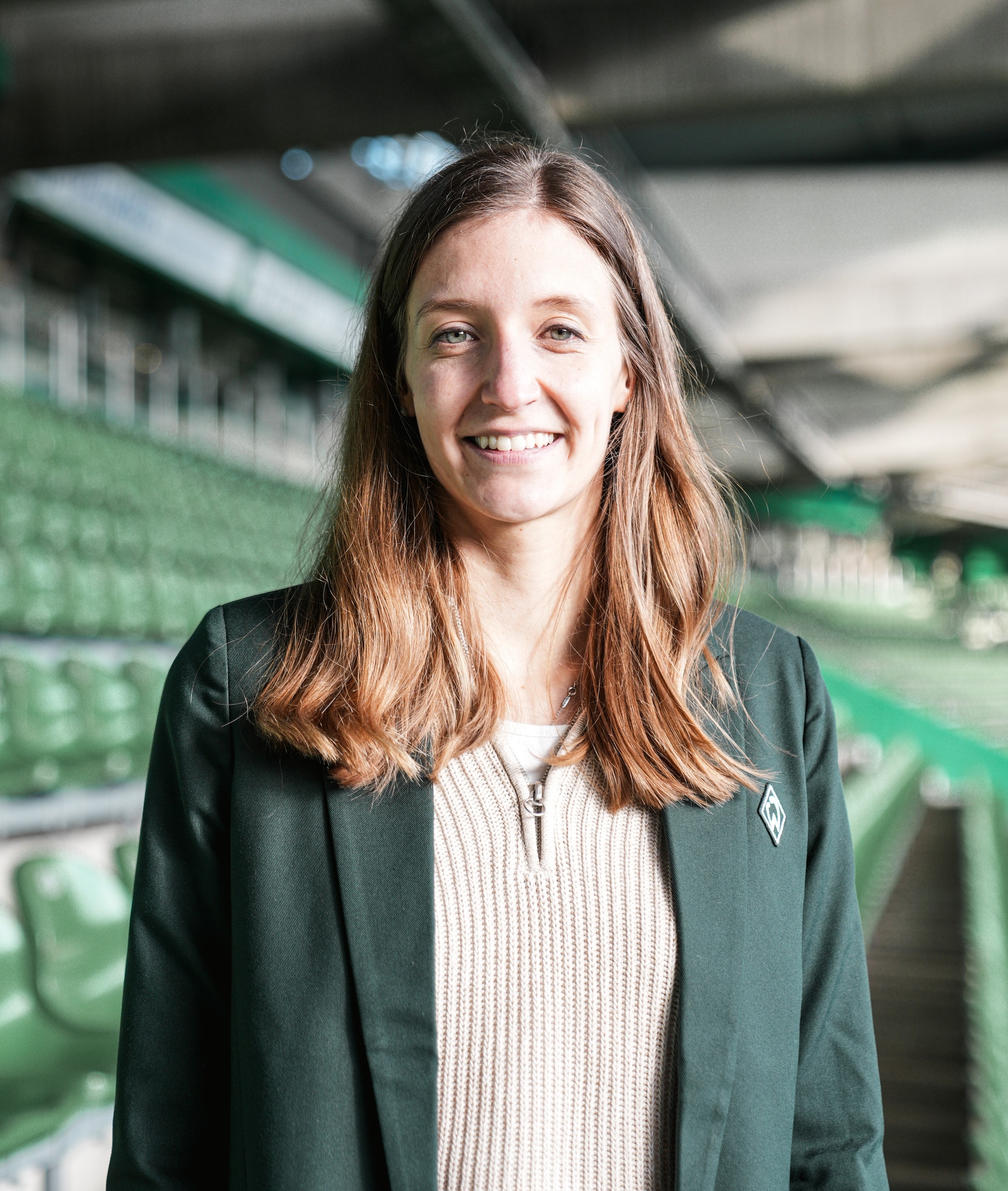 Finja Thormann lächelt in die Kamera.
