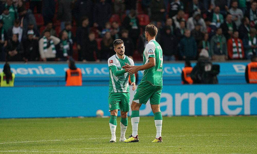 null Romano Schmid und Niklas Stark im Werder-Trikot.