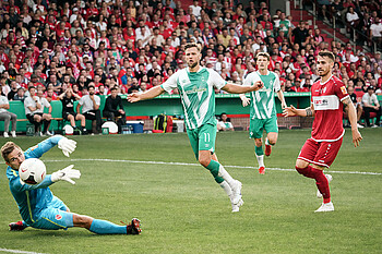 Niclas Füllkrug nach einem Schuss aufs Tor