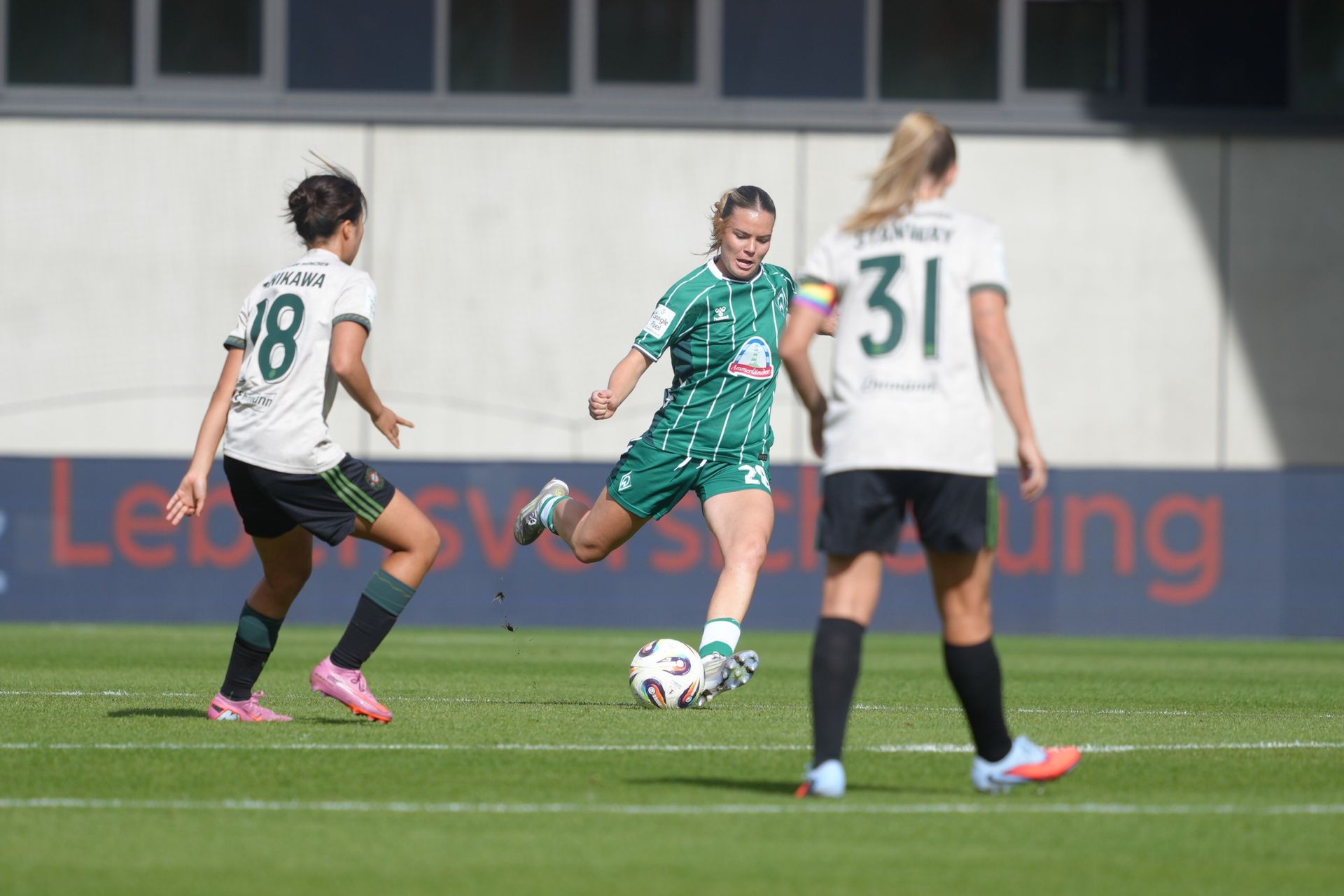 Juliane Wirtz schießt.